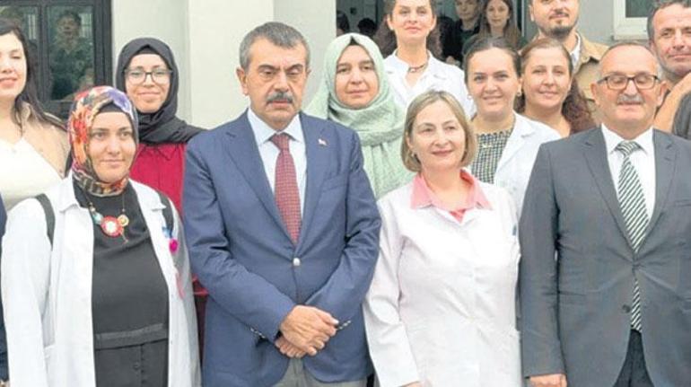 Öğretmen, Bakan Tekin’i veli sandı