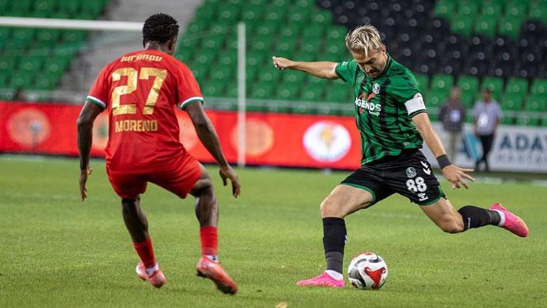 Sezona kırmızı kartla giren Caner Erkin Sakaryayı sırtladı