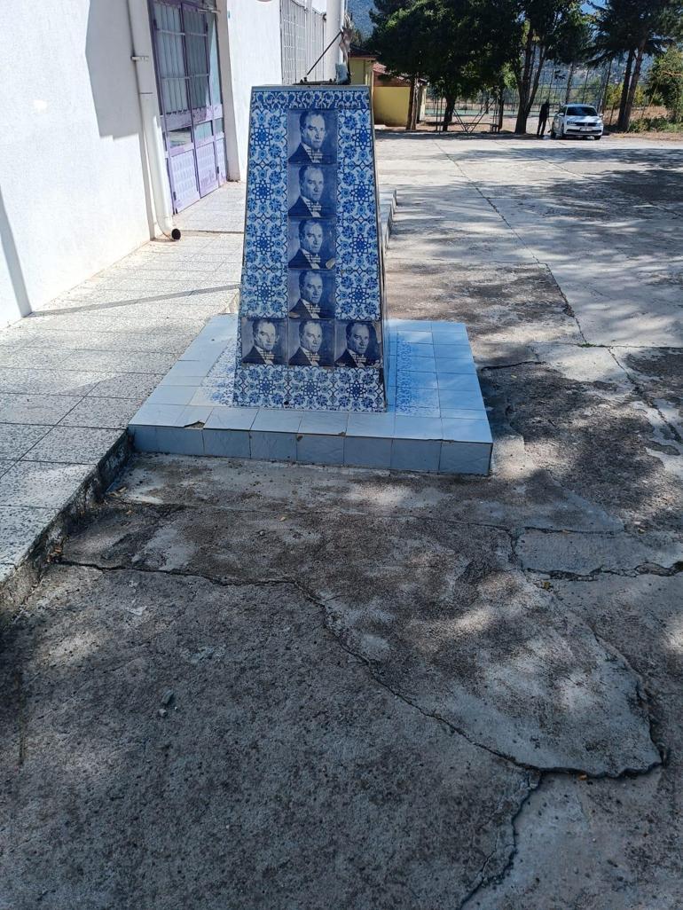 Okul bahçesindeki Atatürk büstüne çirkin saldırı