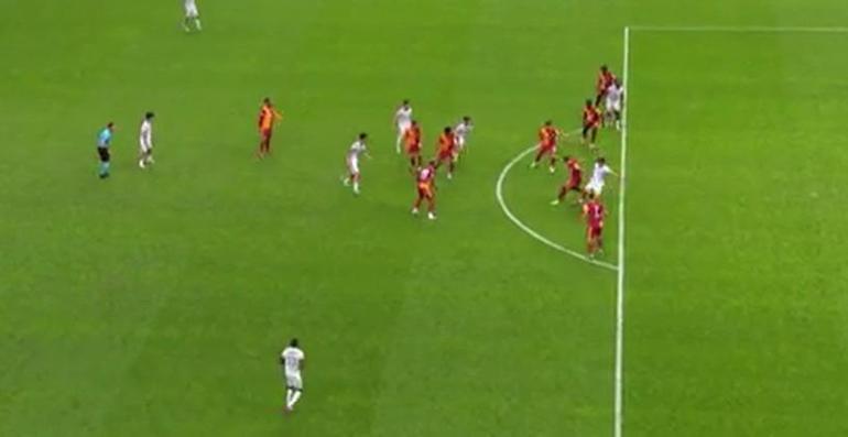 Galatasaray maçında tartışma yaratan pozisyon Eski hakemler yorumladı: Risk almış