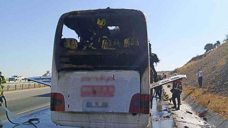 Aydında dehşet anları Seyir halindeki yolcu otobüsü alev alev yandı