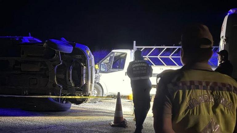 Diyarbakır’da feci kaza Kamyonetler çarpıştı: 2 ölü, 1 yaralı