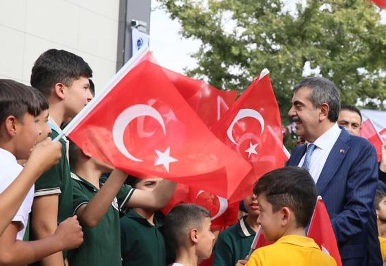 Bakan Tekin, Gaziantepte toplu okul açılışı töreninde konuştu