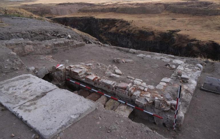 Bakan Ersoy duyurdu Anide yeni keşif