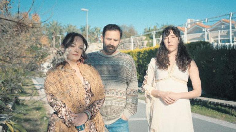 Belki de hepimiz hayaletiz