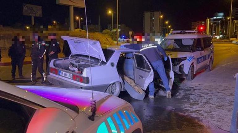 Dur ihtarına uymadı, polis aracına çarptı: 2 polis yaralandı