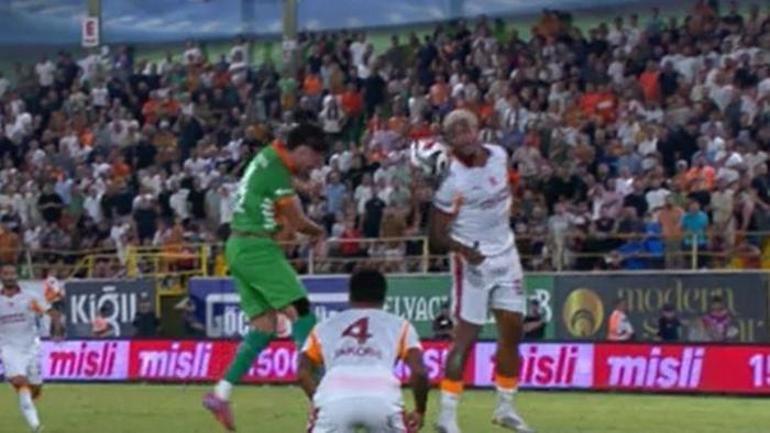 Galatasarayın golü öncesi ihlal tartışması Eski hakemler pozisyonları yorumladı