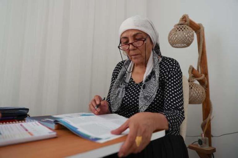 Hakkaride 60 yaşında liseden mezun oldu: Seneye üniversite
