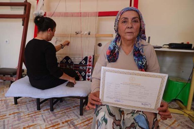 Hakkaride 60 yaşında liseden mezun oldu: Seneye üniversite