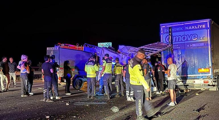 68d8762c2e00da8e9122e78d Mersin'de katliam gibi kaza! Minibüs TIR'a çarptı: 3 ölü, 16 yaralı