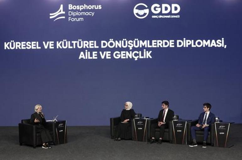 Bakan Göktaş, Bosphorus Diplomasi Forumunda gençlerle bir araya geldi