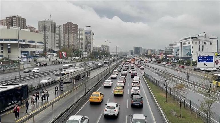 İstanbul’da trafik yoğunluğu yağışın etkisiyle yüzde 90’a ulaştı İşte kilitlenen noktalar