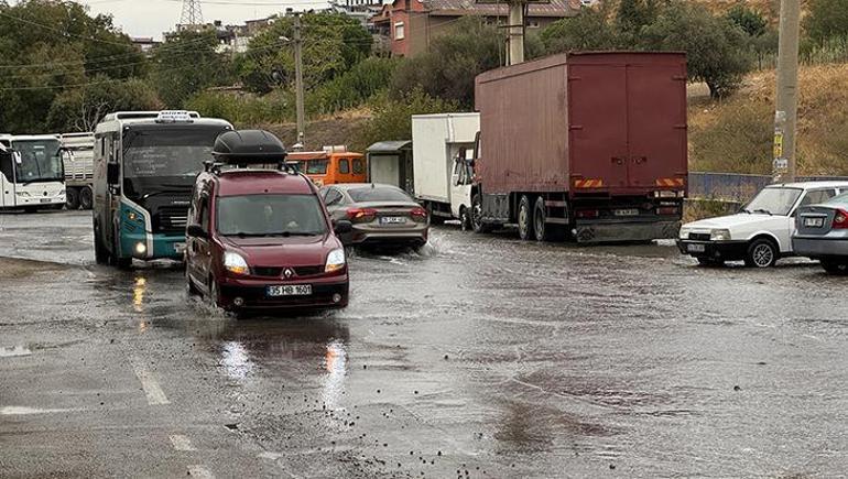 İzmir’de patlayan su borusu 2 gündür mahallelinin çilesi oldu Tepkiler büyüyor