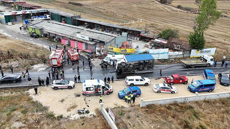 Tekirdağda can pazarı İşçi servisi ile kamyon çarpıştı: Ölü ve yaralılar var