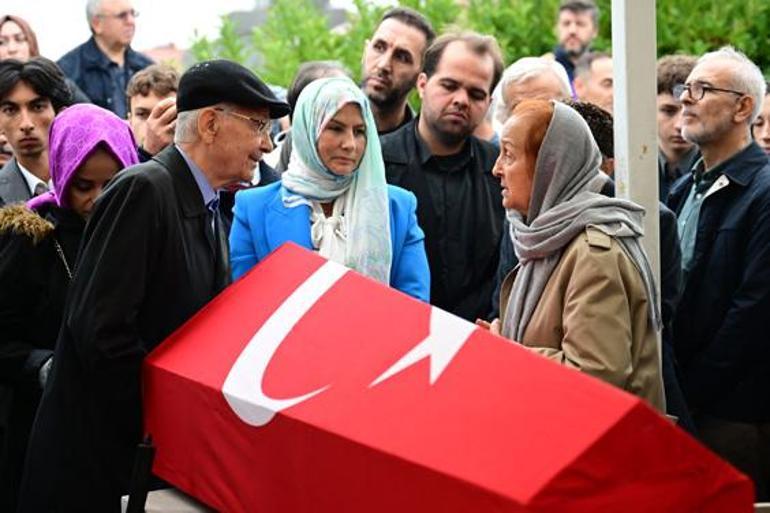Şair ve yazar Yavuz Bülent Bakiler son yolculuğuna uğurlandı