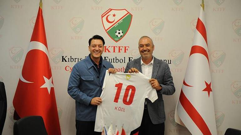Eski futbolcu Mesut Özilden FIFA ve UEFAya KKTC çağrısı
