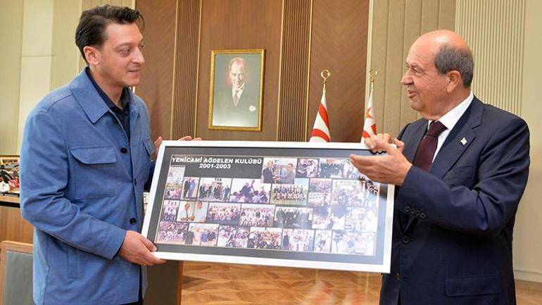 Eski futbolcu Mesut Özilden FIFA ve UEFAya KKTC çağrısı