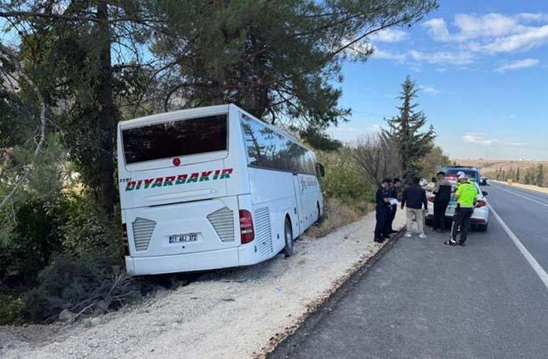 Yolcu otobüsü ile otomobil çarpıştı 4 kişi öldü