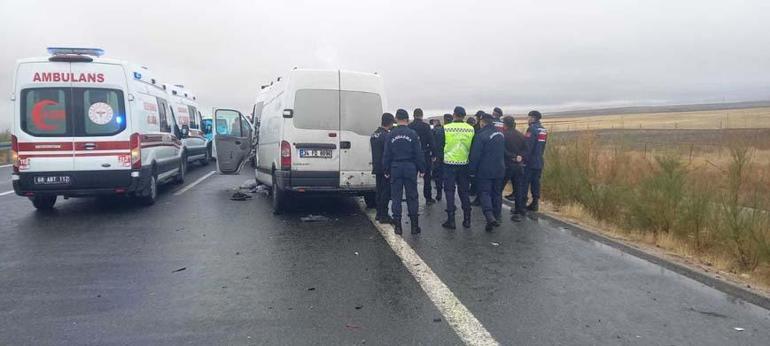 Aksarayda trafik kazası 2 asker şehit oldu: Özgür ve Özdemir için tören düzenlendi