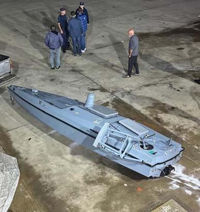 Trabzon açıklarında fark edildi Bomba yüklü olabileceği şüphesi harekete geçirdi