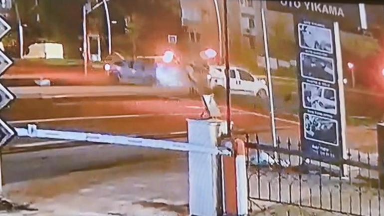 Büyükçekmece’de polis takibi feci kazayla sonlandı: 1 ölü, 2si polis 3 yaralı