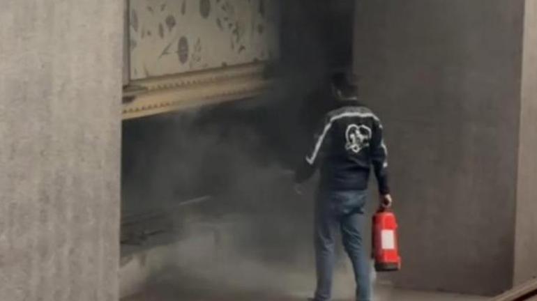 68de263f9e53be11e0867336 İstanbul'da metro yangını! İstasyon kapatıldı, yolcular tahliye edildi