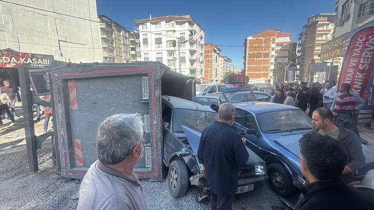 Malatya’da freni boşalan kamyon dehşet saçtı: 15 araçta zincirleme hasar
