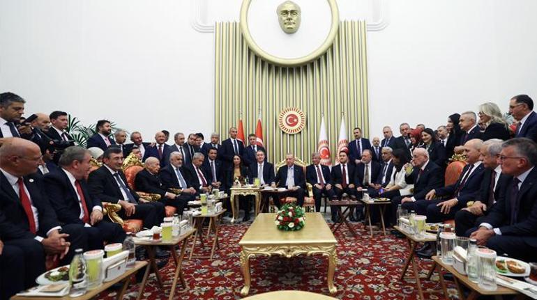 Geceye damga vuran kare Yıllar sonra Erdoğan, Davutoğlu ve Babacan yan yana