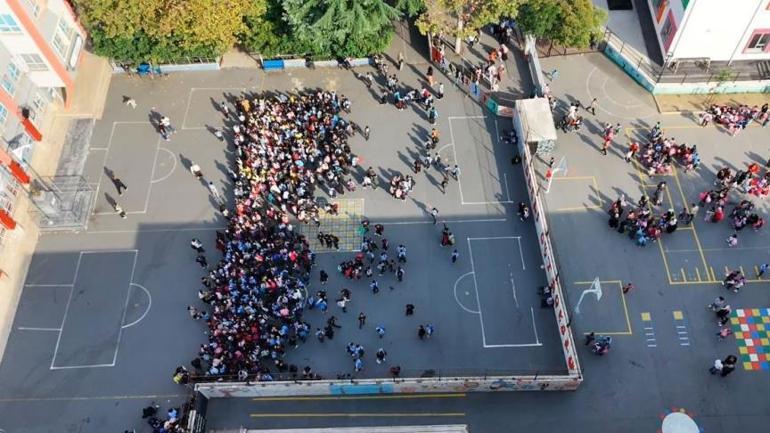 İstanbulda deprem Okullar tahliye edildi