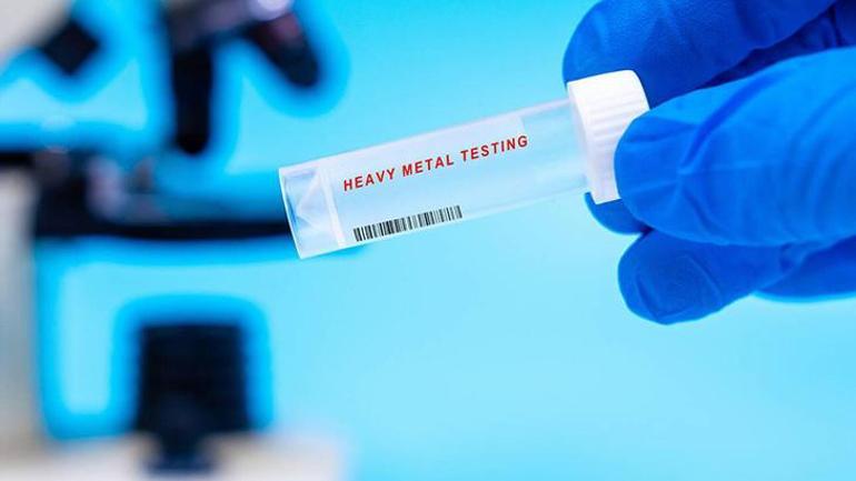 1 damlası eldiveni delip geçmiş Kendi deneyinin kurbanı oldu, binlerce insanı kurtardı