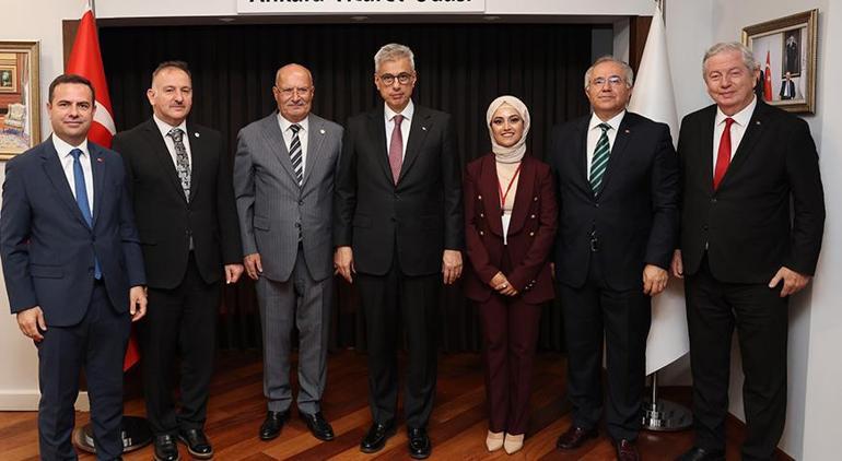 Sağlık Bakanı Kemal Memişoğlu, Ankarada gençlerle bir araya geldi