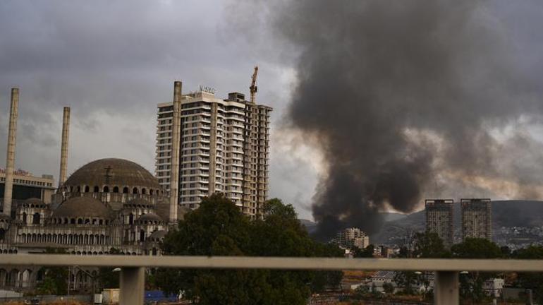 İzmirde depo yangını Çok sayıda ekip sevk edildi