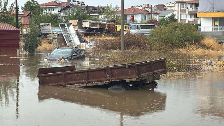 Forti piogge colpiscono Smirne. Nuovo avviso meteorologico: Istanbul e Ankara dovrebbero fare attenzione.