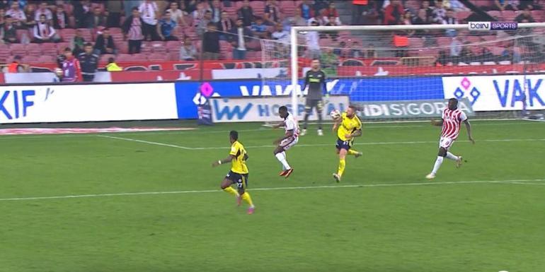 Samsunspor-Fenerbahçe maçında tartışma yaratan iki VAR incelemesi