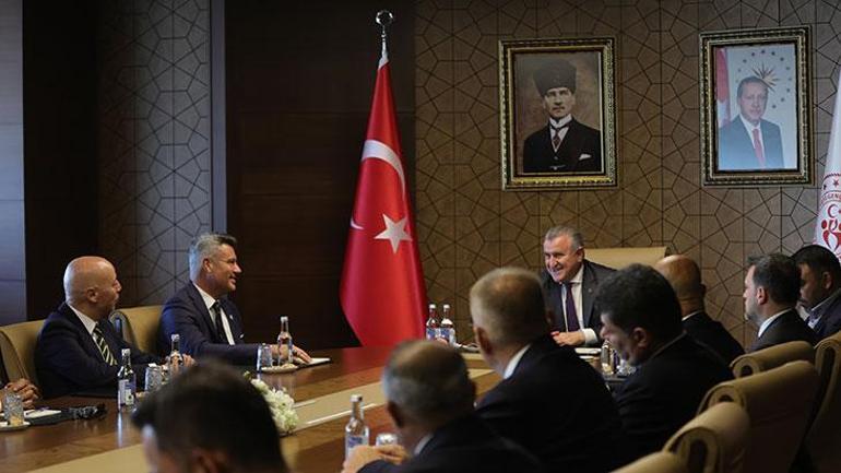 Spor Bakanı Osman Aşkın Bak, Fenerbahçe yönetimini kabul etti