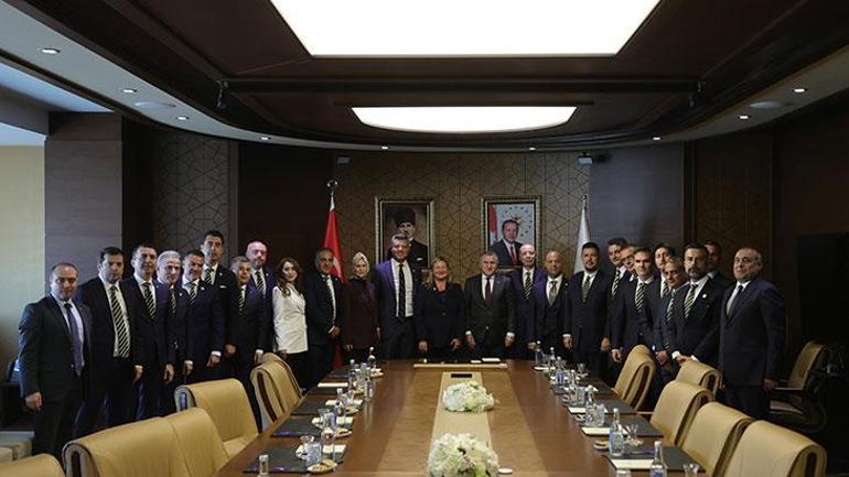 Spor Bakanı Osman Aşkın Bak, Fenerbahçe yönetimini kabul etti