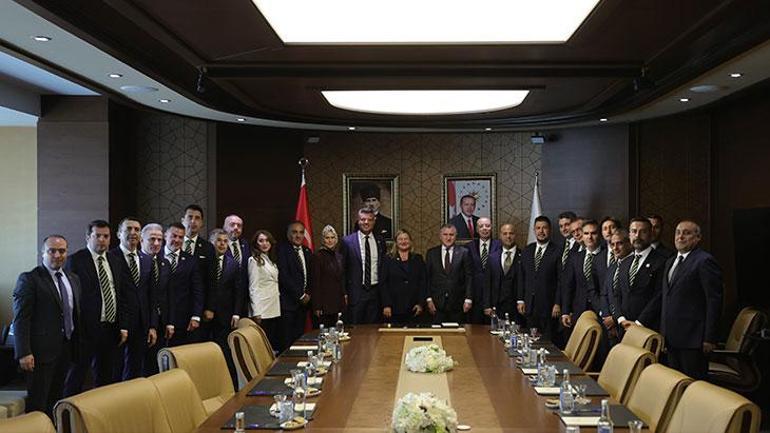 Bakan Bak, Fenerbahçe yönetimini kabul etti
