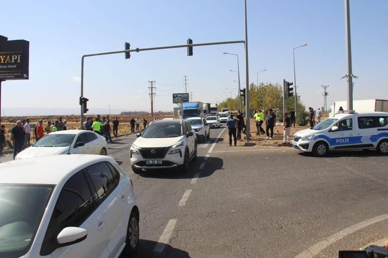 Diyarbakırda zincirleme kaza 6 araç karıştı, 12 kişi yaralandı