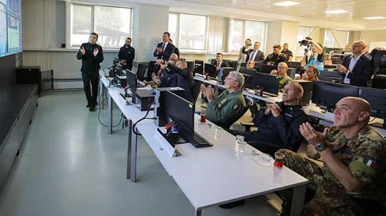 68e55970f673ab5ac36671a1 İtalya Savunma Bakanlığı Heyeti'nden Baykar teknolojisine ziyaret! Yerinde incelediler