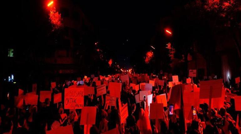 Konyada Filistine destek Sessiz yürüyüşte her yer kıpkırmızı