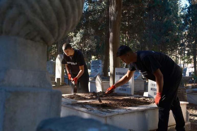 Şaka değil gerçek Mezarlık fenomenleri: Devam etmemizi çok istiyorlar