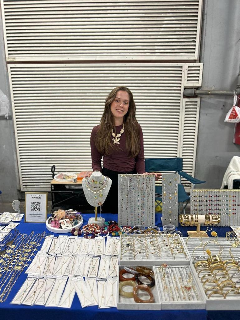 Hemşireliği bıraktı, pazarda tezgah açtı Gram gram altın biriktiriyor: Takdir ediliyorum