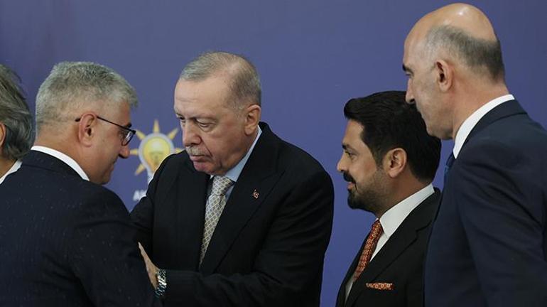 7 belediye başkanı AK Partiye katıldı Rozetlerini Cumhurbaşkanı Erdoğan taktı