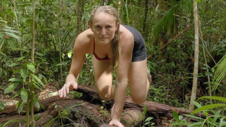 Kilo verdiren dört ayak yöntemi Hayvan maskesi ve kuyruk takıp dağa tırmanıyor