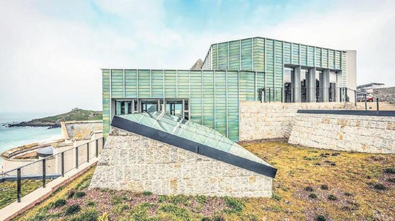 Ahmet Doğu İpek, sergisi ve kitabıyla Tate’te