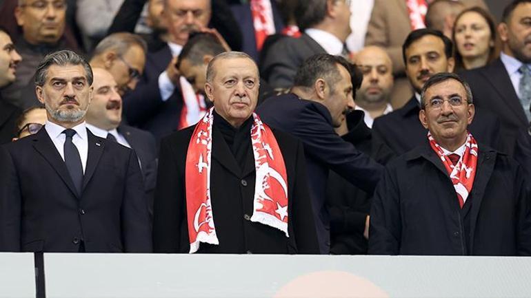 Cumhurbaşkanı Erdoğan, Türkiye-Gürcistan maçını statta takip etti