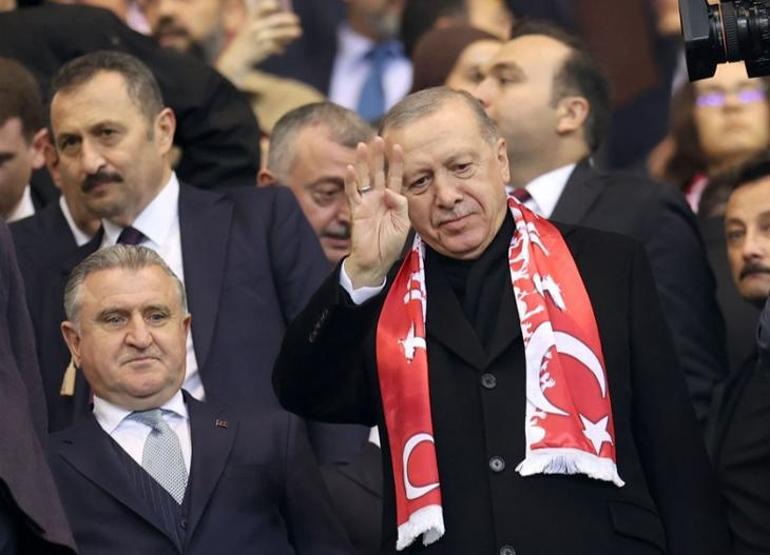 Cumhurbaşkanı Erdoğan, Türkiye-Gürcistan maçını statta takip etti