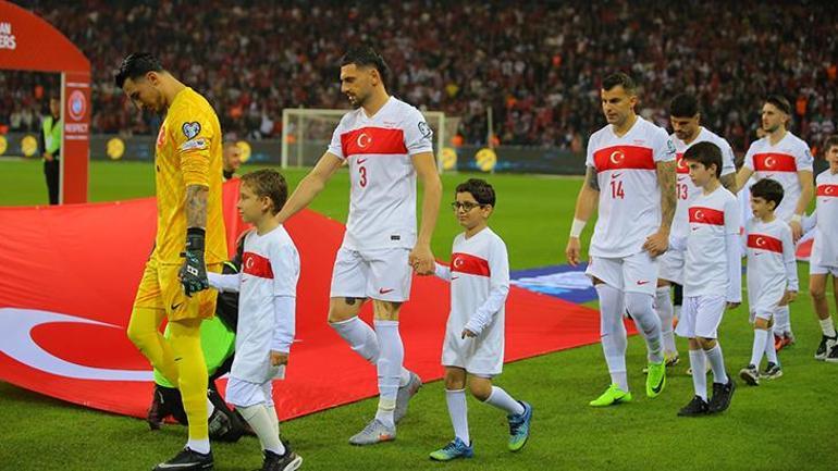 Türkiye - Gürcistan maçında anlamlı koreografi