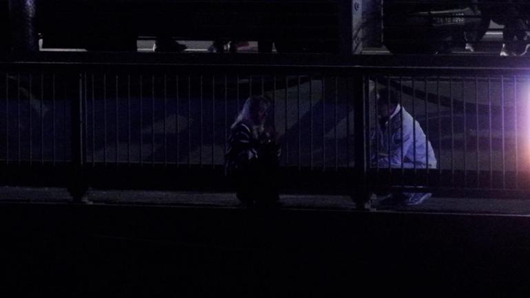 FSM Köprüsü’nde intihar girişimi Polis çakmağını uzattı, 1.5 saatlik ikna anları kamerada