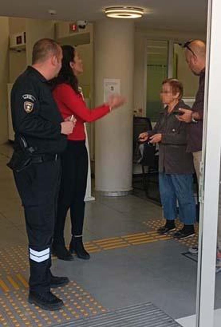 Yaşlı kadının telefon konuşmasını dinledi Servetini kurtardı